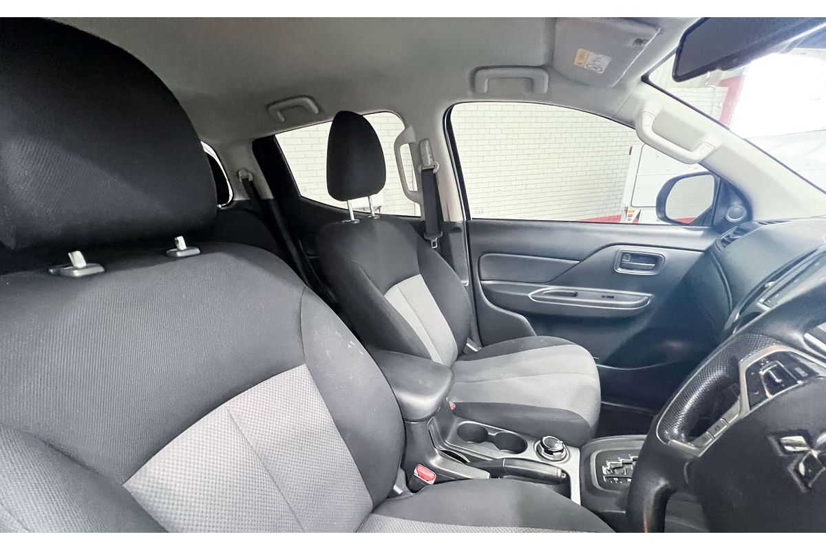 2022 Mitsubishi Triton GLX MR 4X4