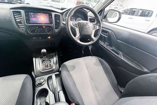 2022 Mitsubishi Triton GLX MR 4X4