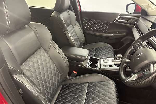 2023 Mitsubishi Outlander Exceed ZM