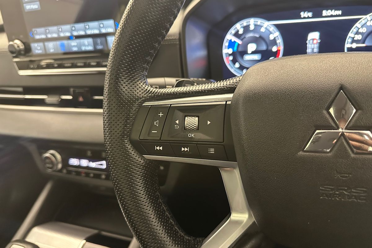 2023 Mitsubishi Outlander Exceed ZM