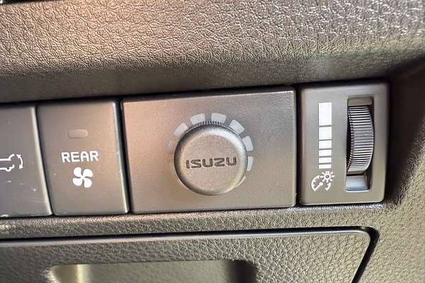 2025 Isuzu MU-X LS-U