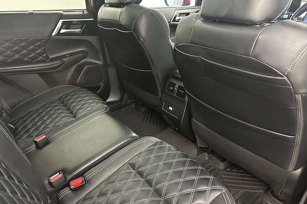 2023 Mitsubishi Outlander Exceed ZM