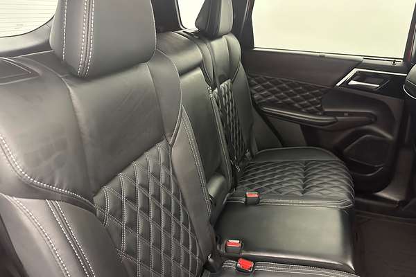 2023 Mitsubishi Outlander Exceed ZM