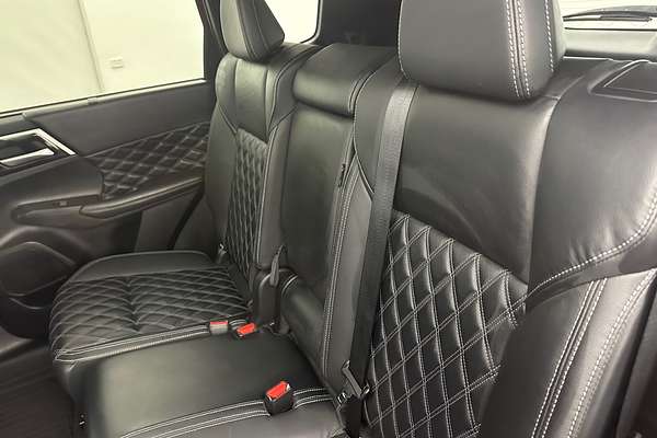 2023 Mitsubishi Outlander Exceed ZM