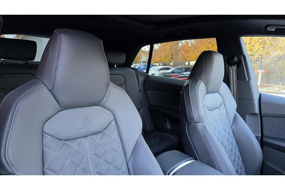 2025 Audi Q8 55 TFSI S line F1