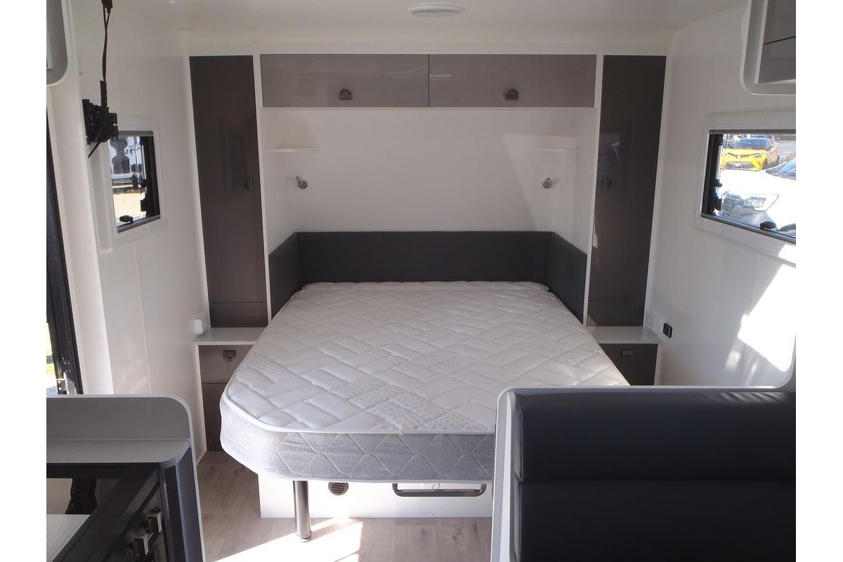 2022 New Age Caravans Road Owl Ro18e 18'