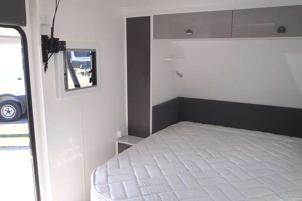 2022 New Age Caravans Road Owl Ro18e 18'