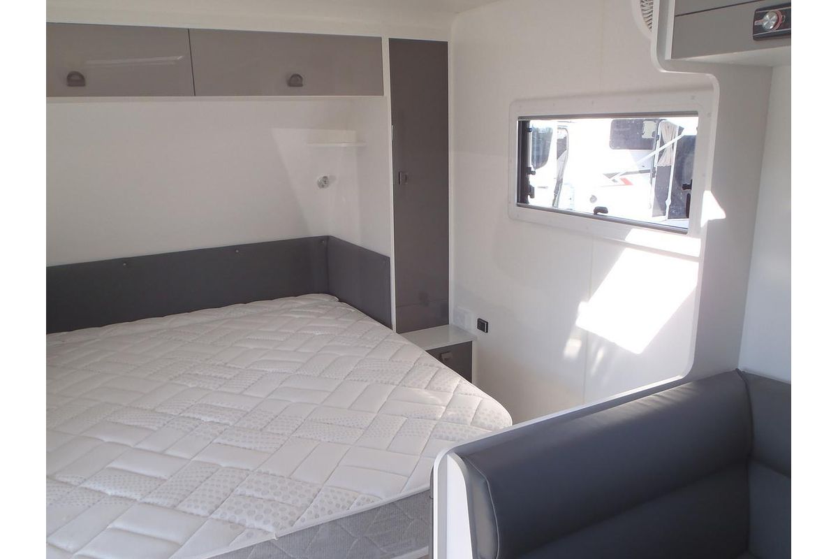 2022 New Age Caravans Road Owl Ro18e 18'