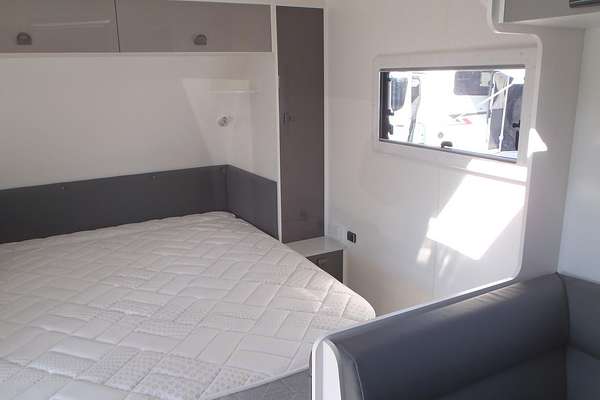 2022 New Age Caravans Road Owl Ro18e 18'