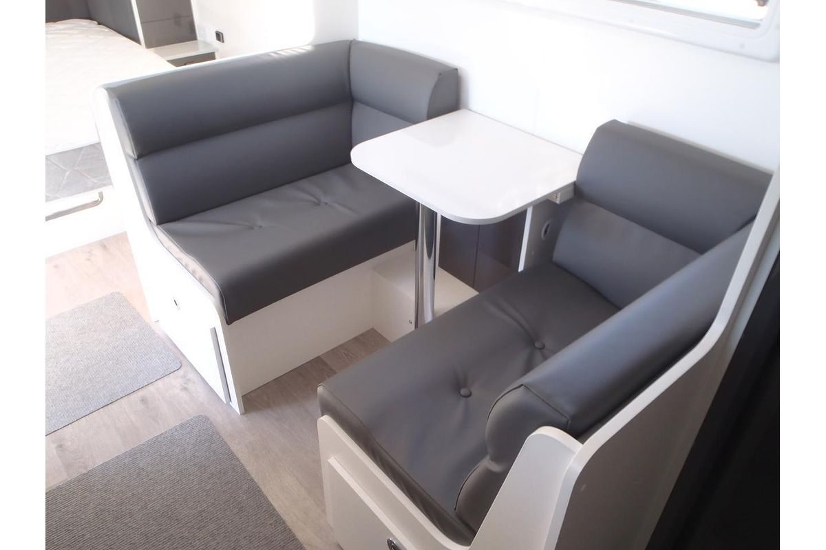2022 New Age Caravans Road Owl Ro18e 18'