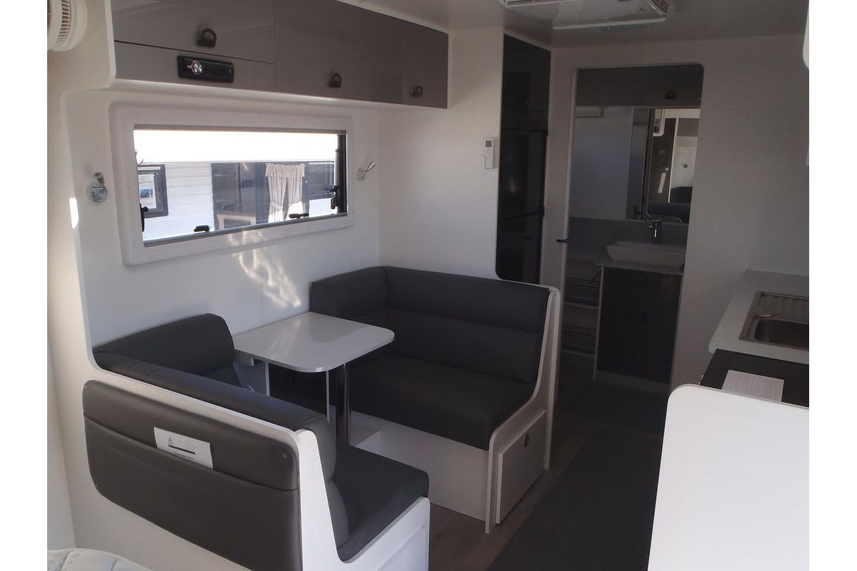 2022 New Age Caravans Road Owl Ro18e 18'