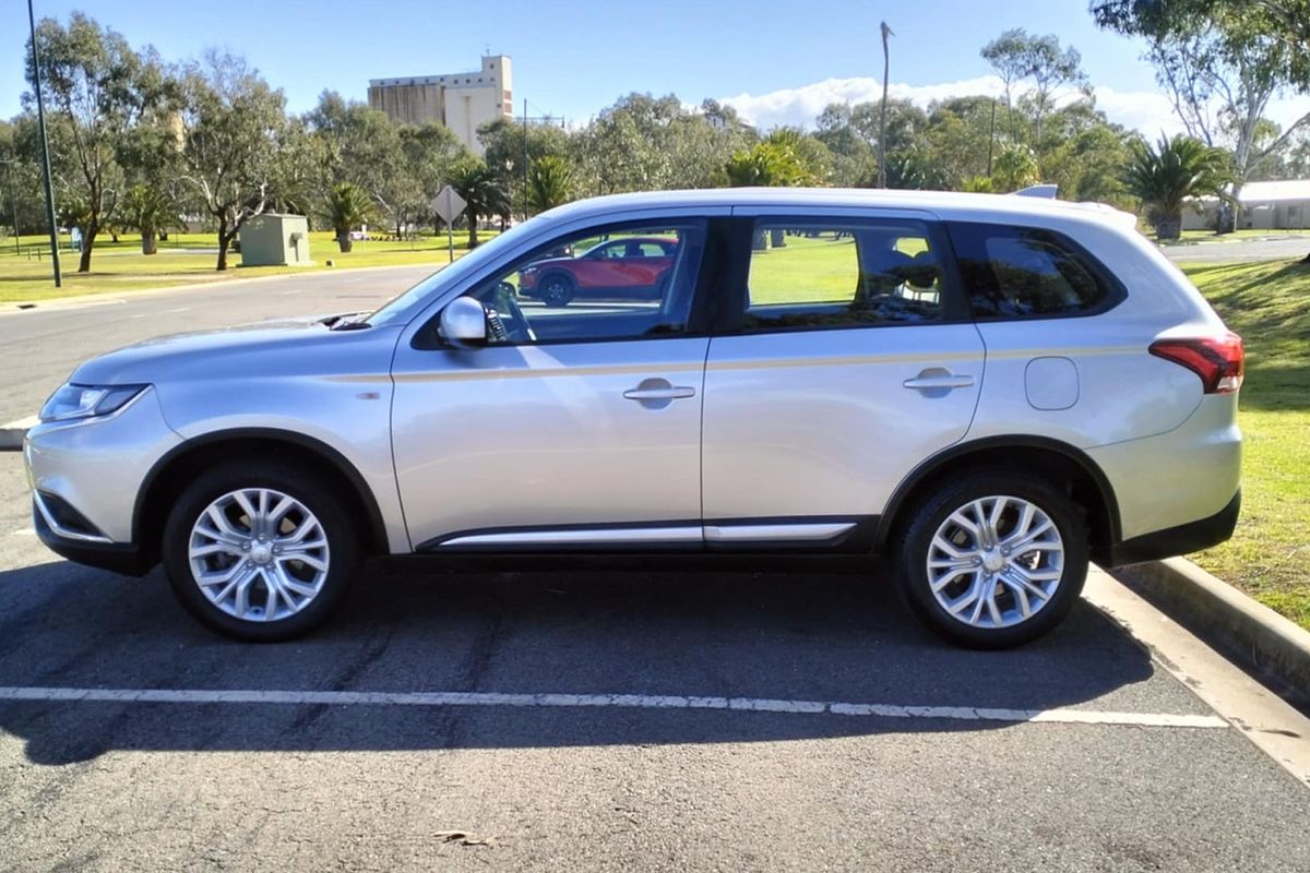 2021 Mitsubishi Outlander ES ZM