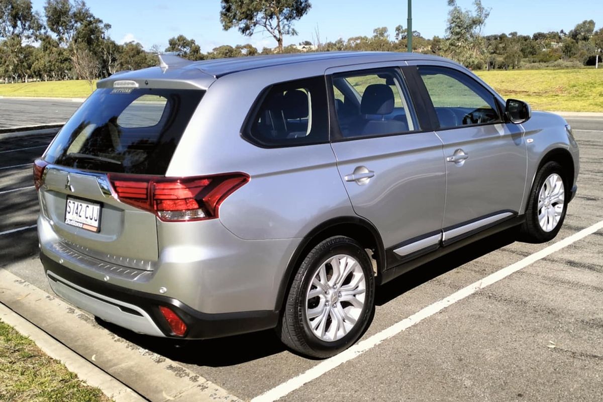 2021 Mitsubishi Outlander ES ZM