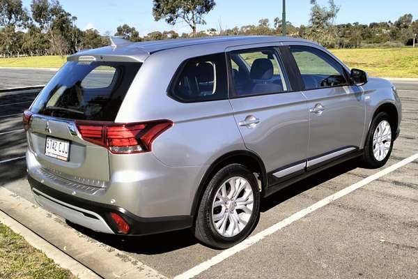 2021 Mitsubishi Outlander ES ZM