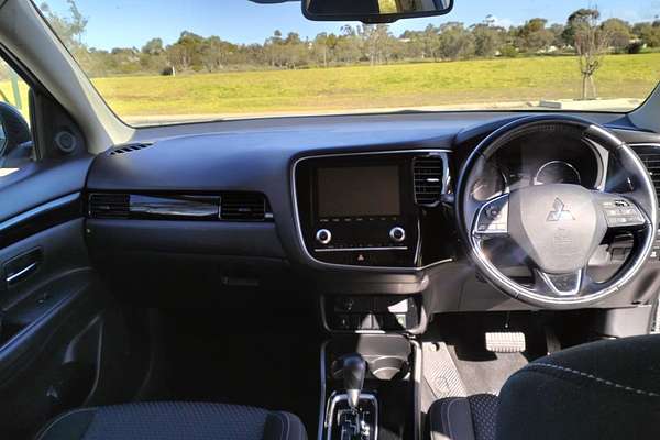 2021 Mitsubishi Outlander ES ZM