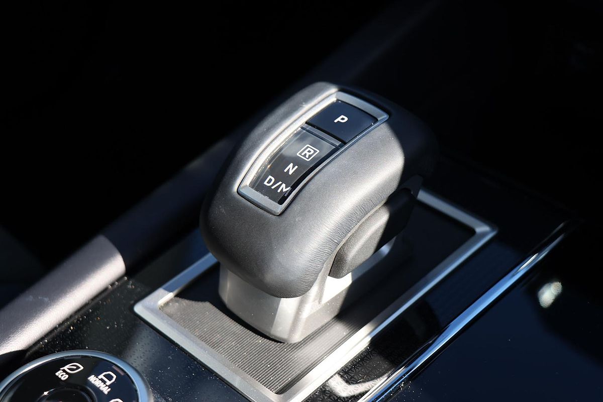 2024 Mitsubishi Outlander Black Edition ZM
