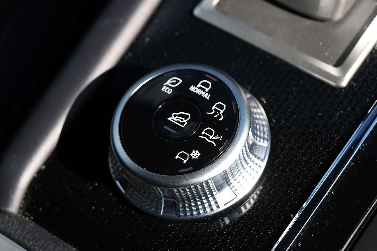 2024 Mitsubishi Outlander Black Edition ZM