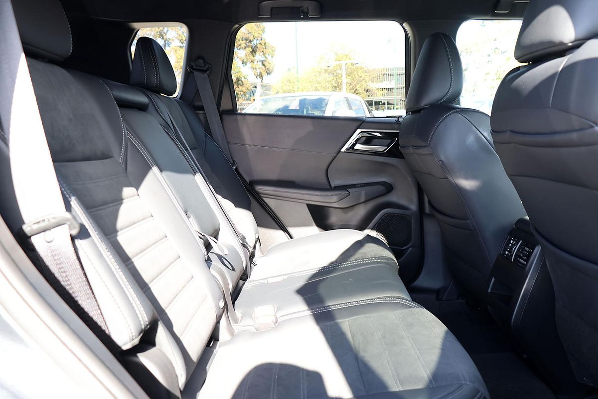 2024 Mitsubishi Outlander Black Edition ZM