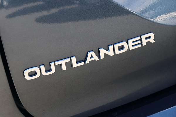 2024 Mitsubishi Outlander Black Edition ZM