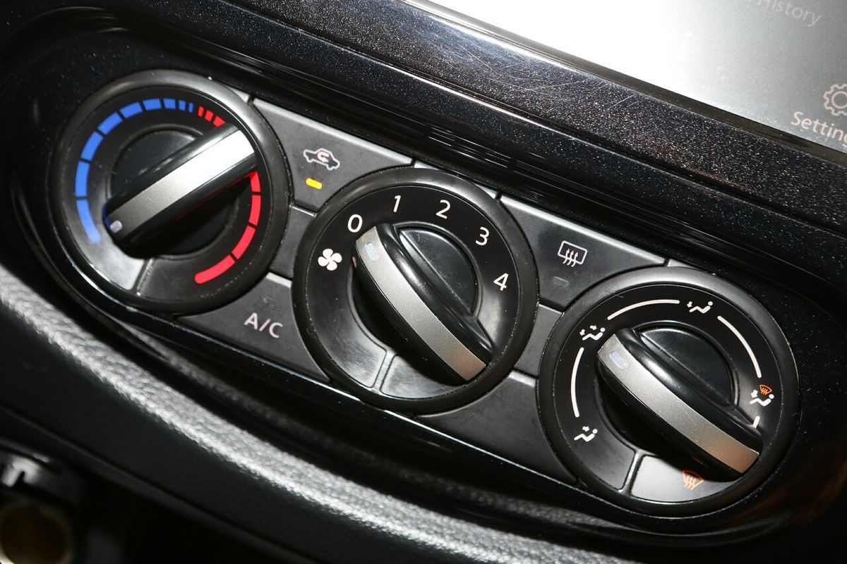 2022 Nissan Navara SL D23 Rear Wheel Drive