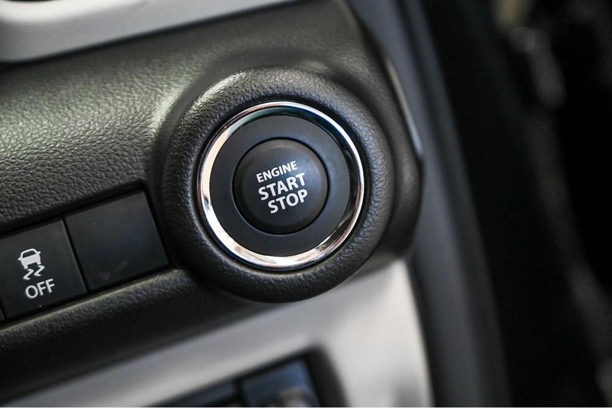 2024 Suzuki Swift Hybrid GLX UZ