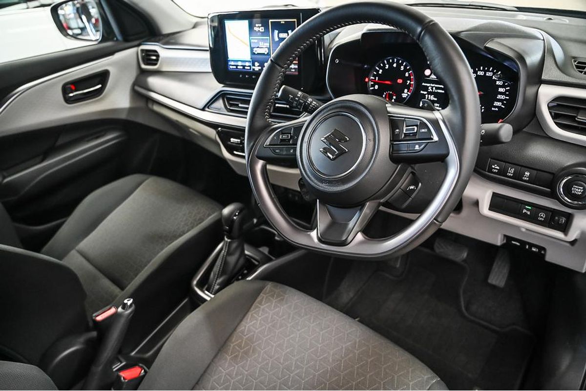 2024 Suzuki Swift Hybrid GLX UZ