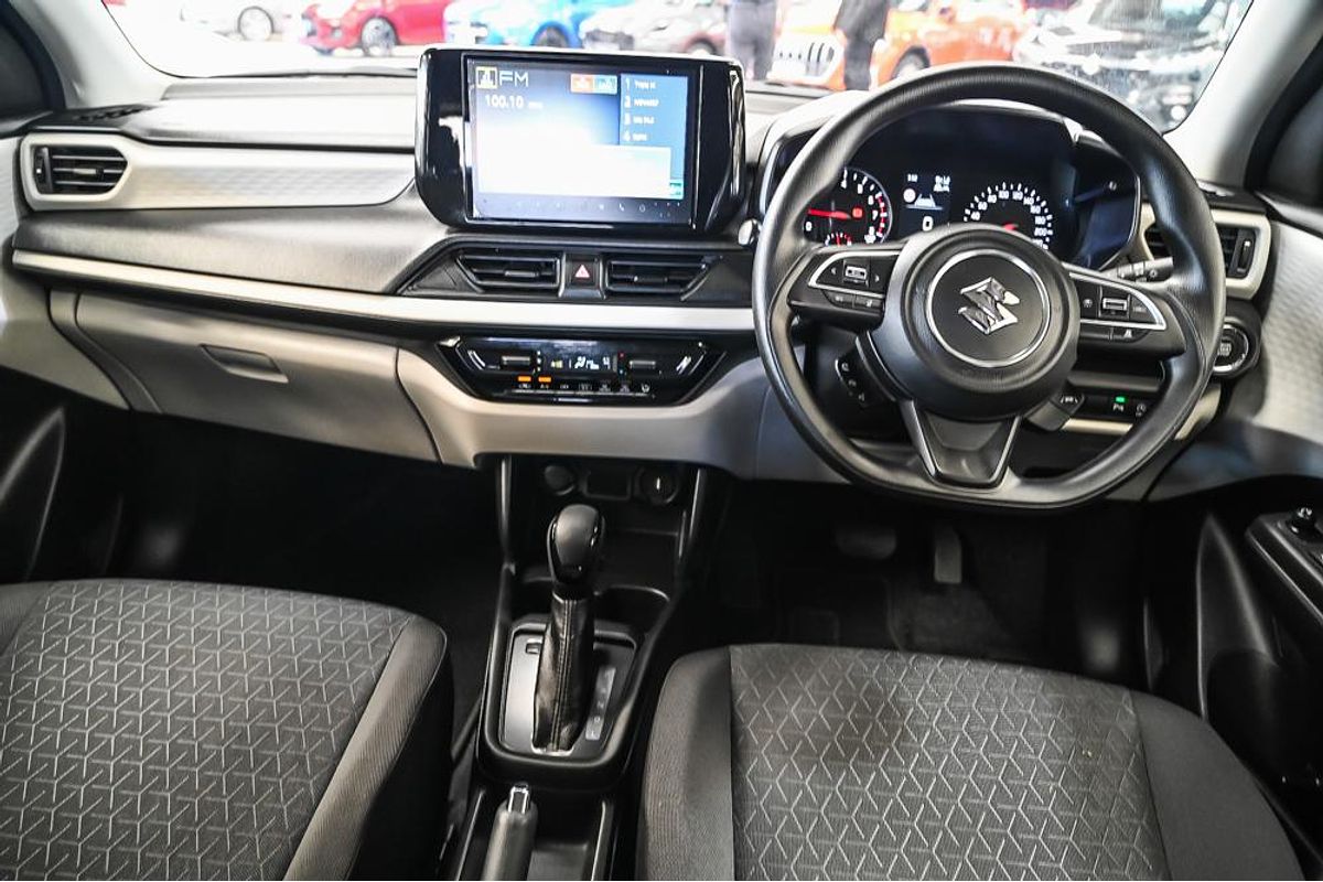 2024 Suzuki Swift Hybrid UZ