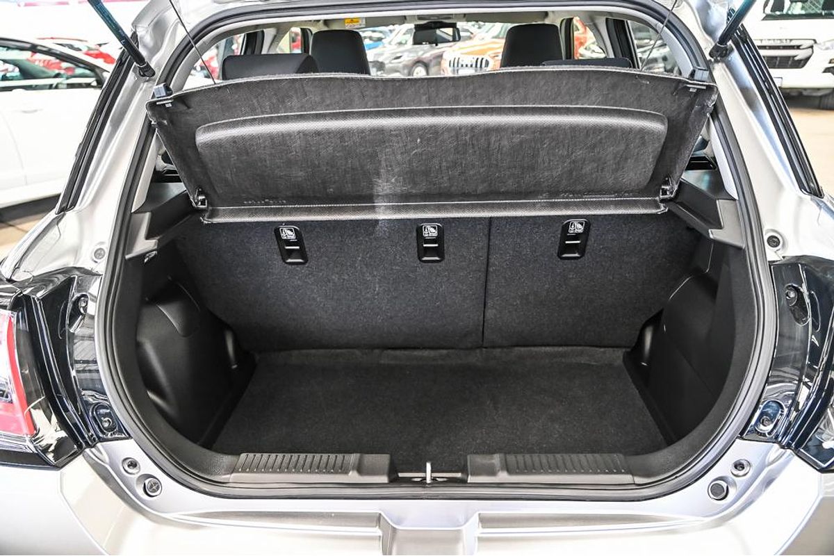 2024 Suzuki Swift Hybrid UZ