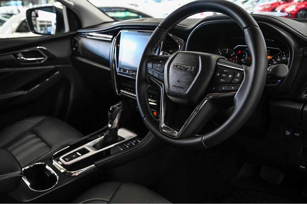 2024 Isuzu MU-X LS-T