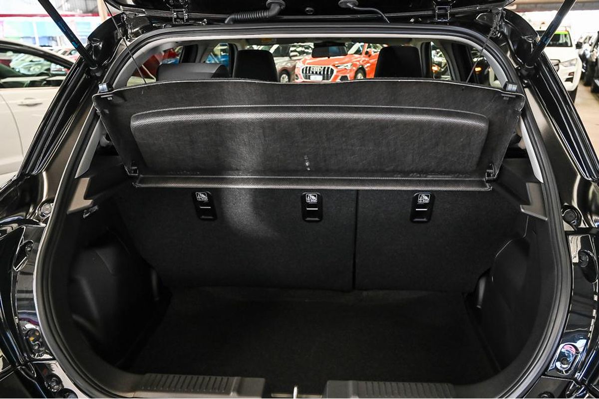 2024 Suzuki Swift Hybrid GLX UZ