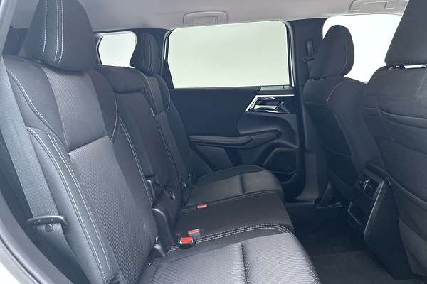2023 Mitsubishi Outlander LS ZM