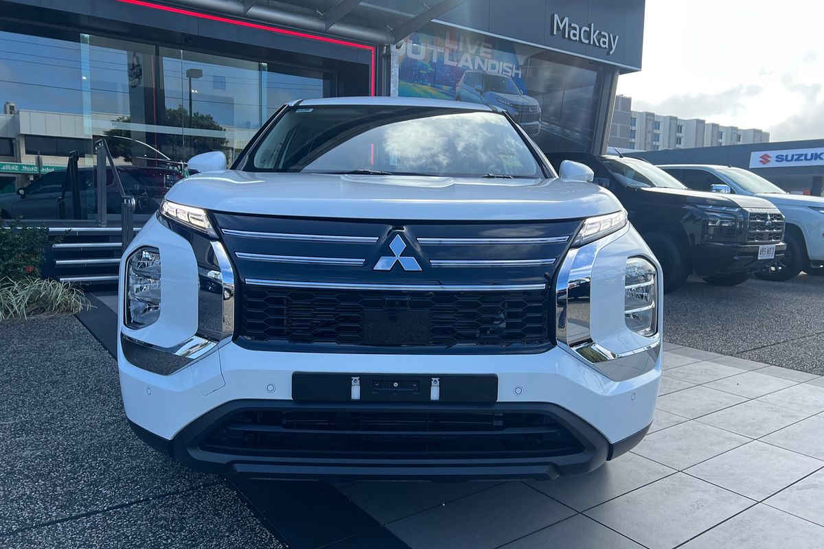 2025 Mitsubishi Outlander ES ZM