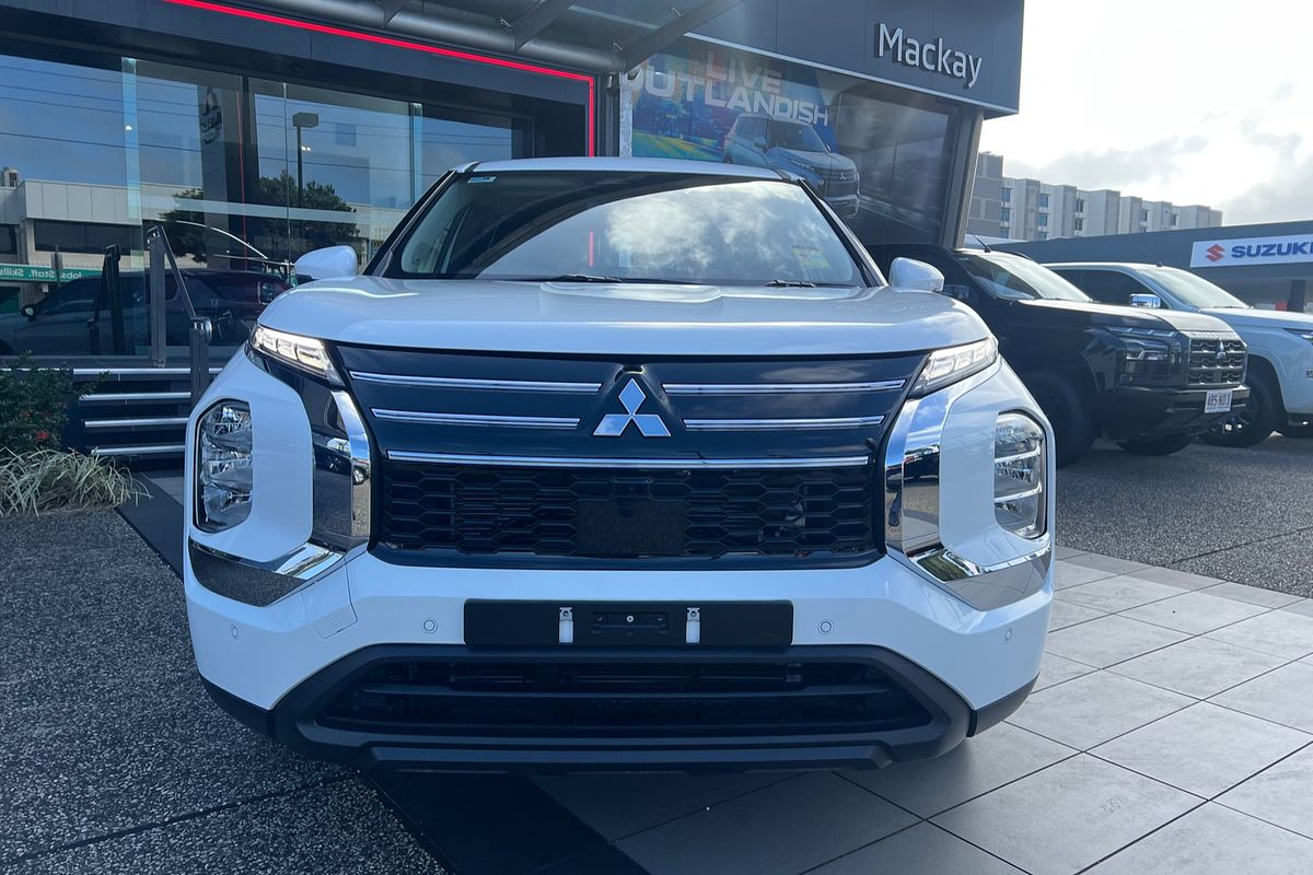 2025 Mitsubishi Outlander ES ZM