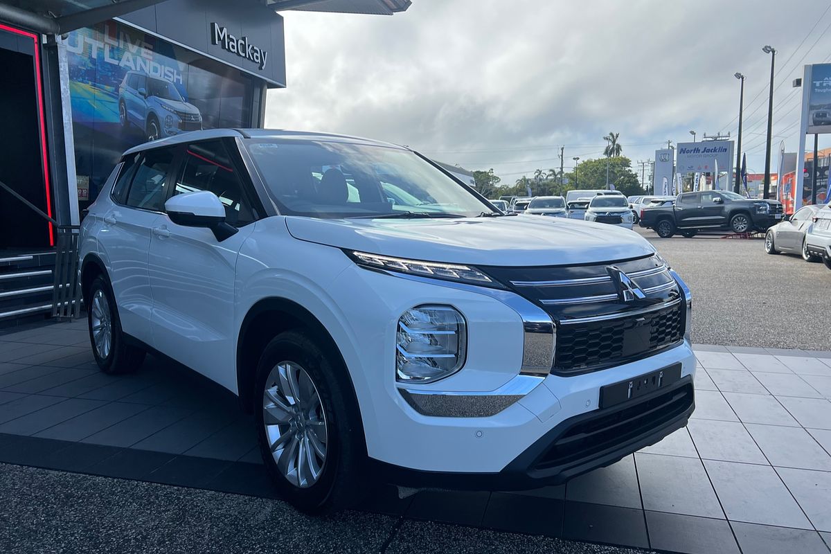 2025 Mitsubishi Outlander ES ZM