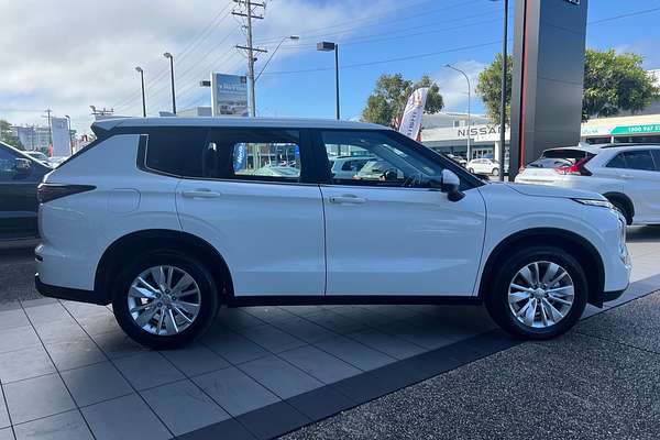 2025 Mitsubishi Outlander ES ZM