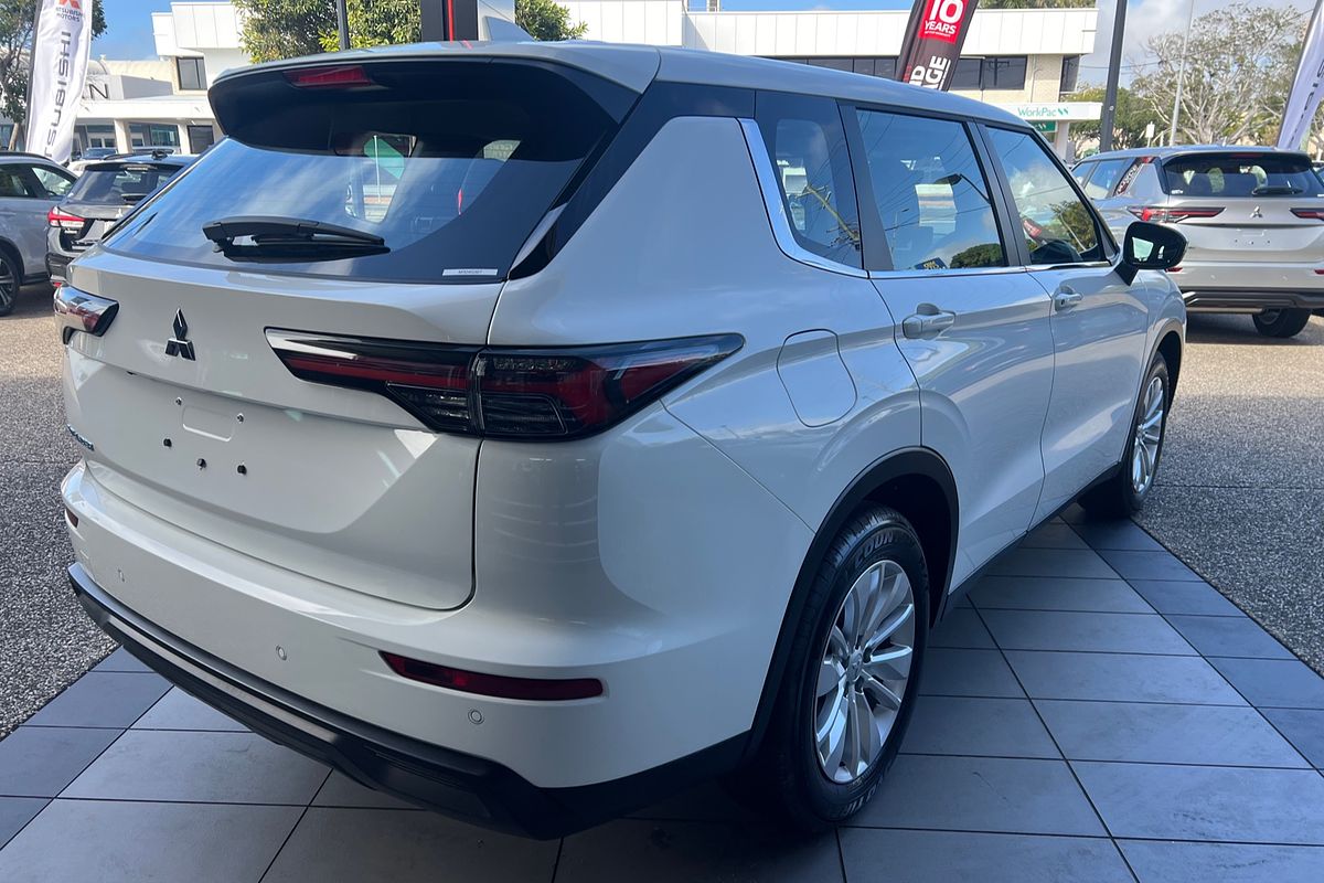 2025 Mitsubishi Outlander ES ZM