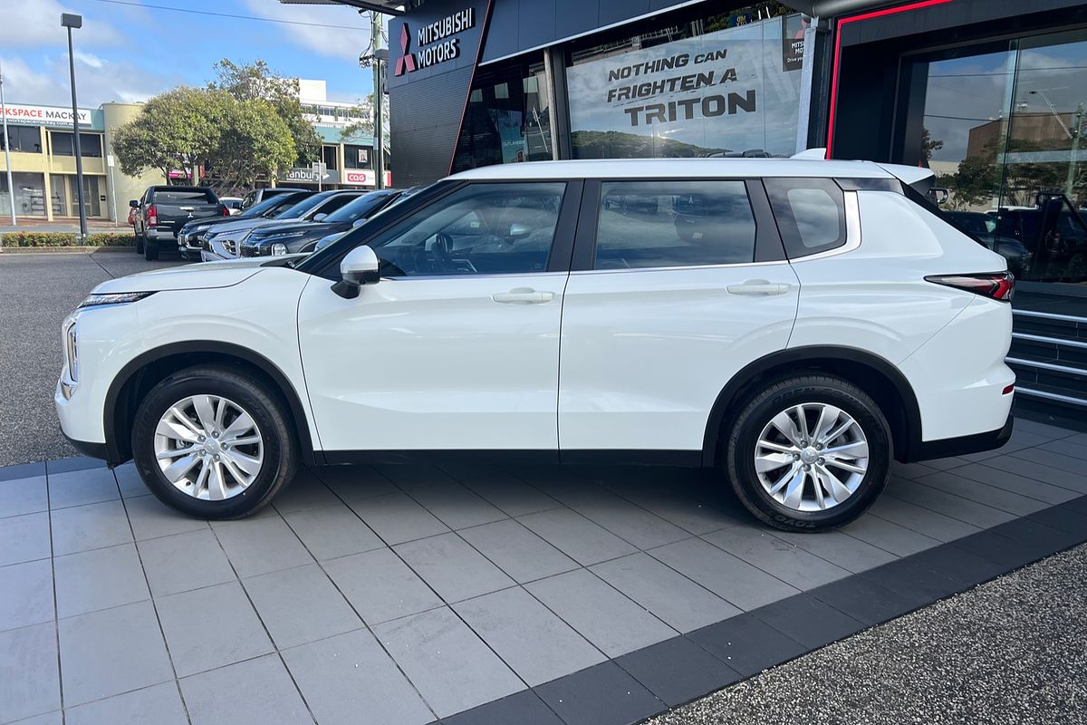 2025 Mitsubishi Outlander ES ZM