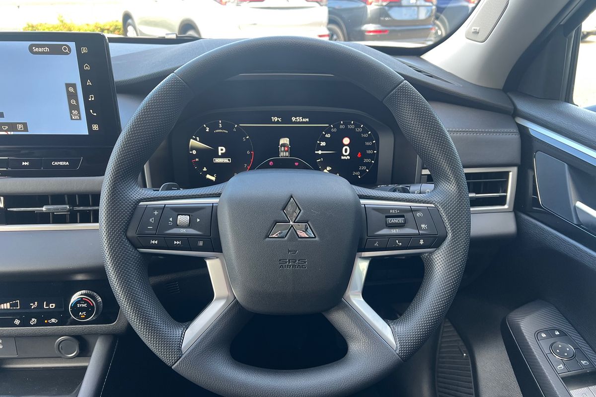 2025 Mitsubishi Outlander ES ZM