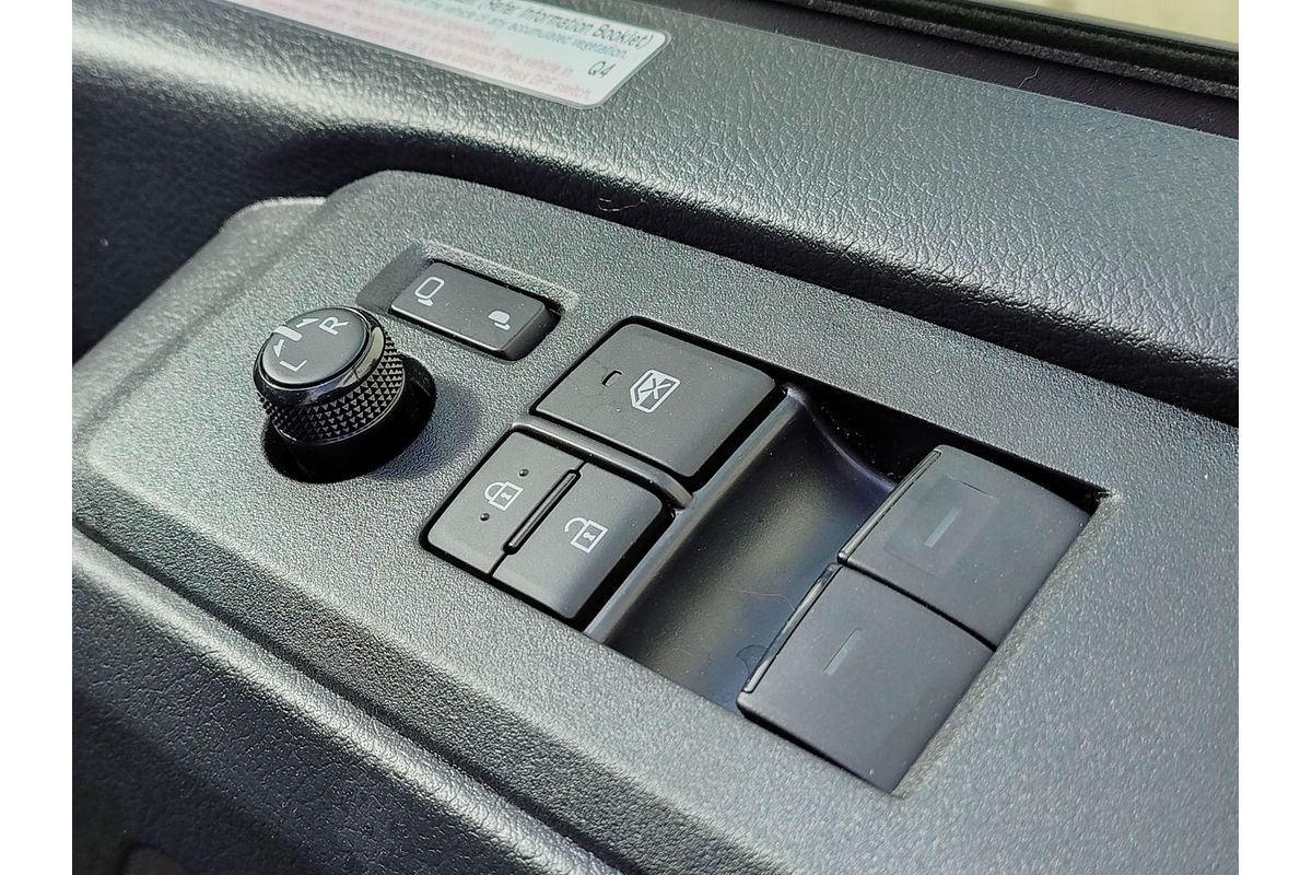 2025 Toyota Hiace Commuter GDH322R