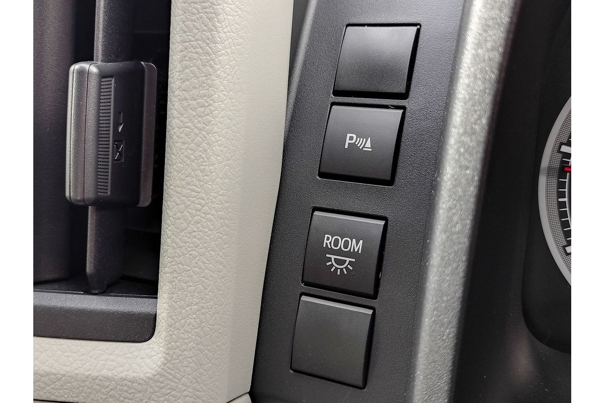 2025 Toyota Hiace Commuter GDH322R
