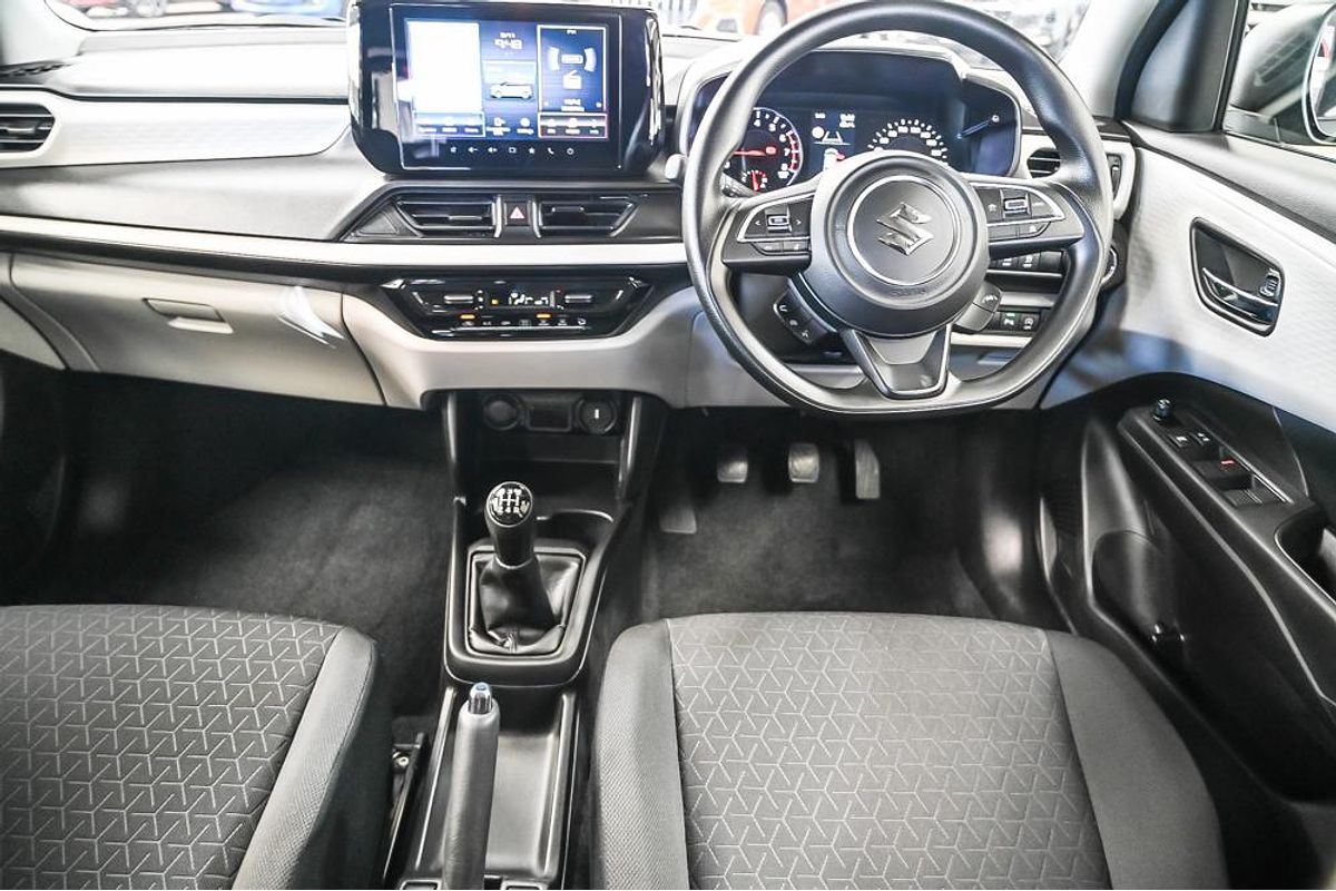 2024 Suzuki Swift Hybrid UZ