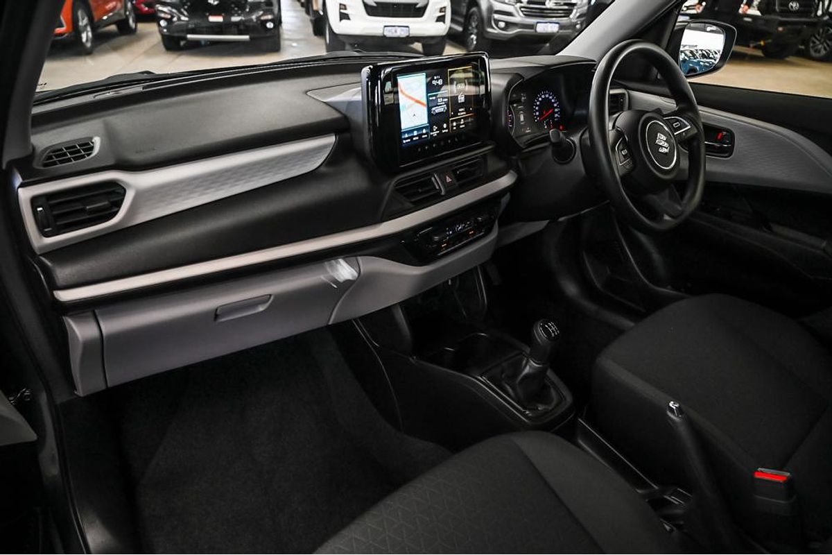 2024 Suzuki Swift Hybrid UZ