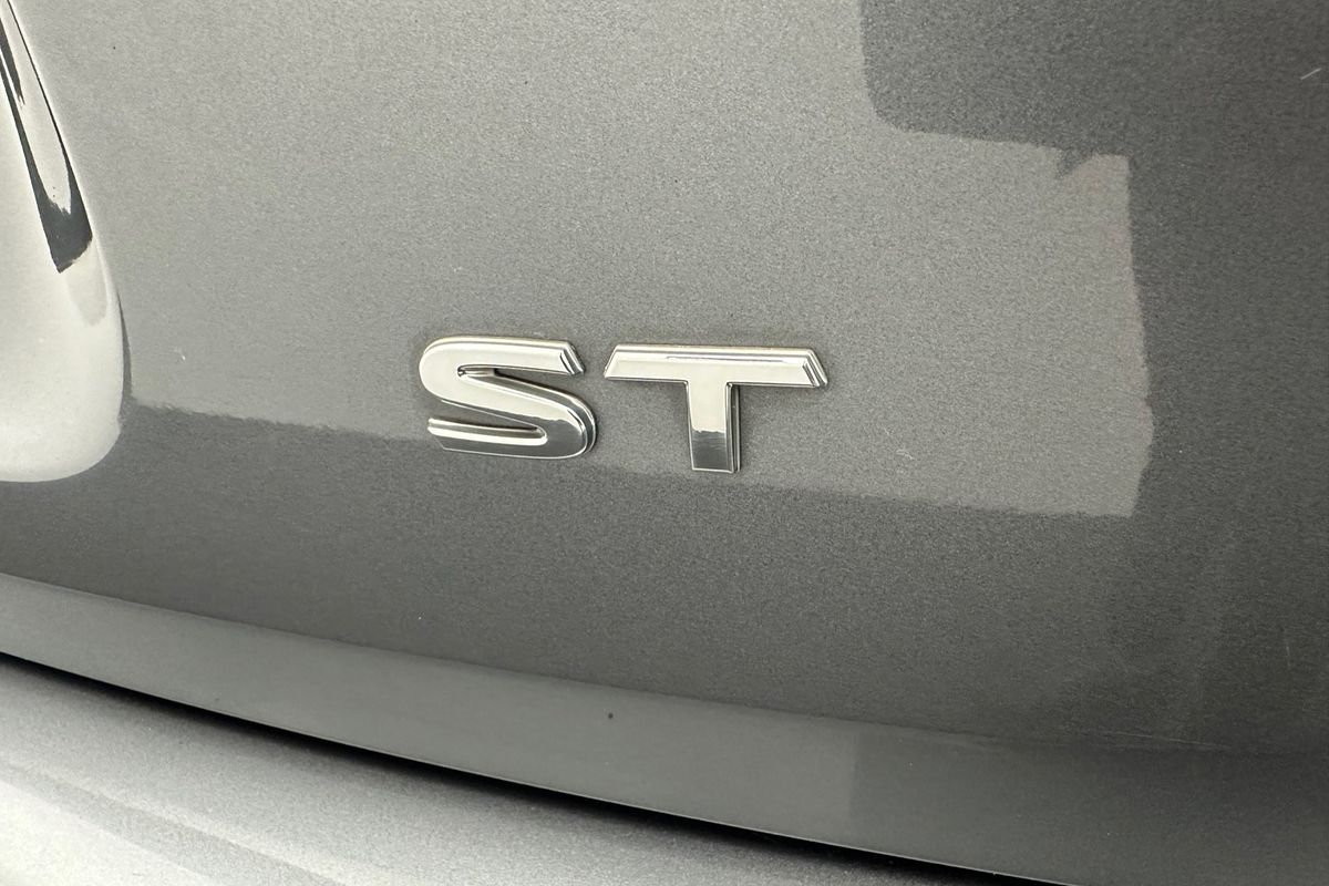 2015 Nissan Pathfinder ST R52