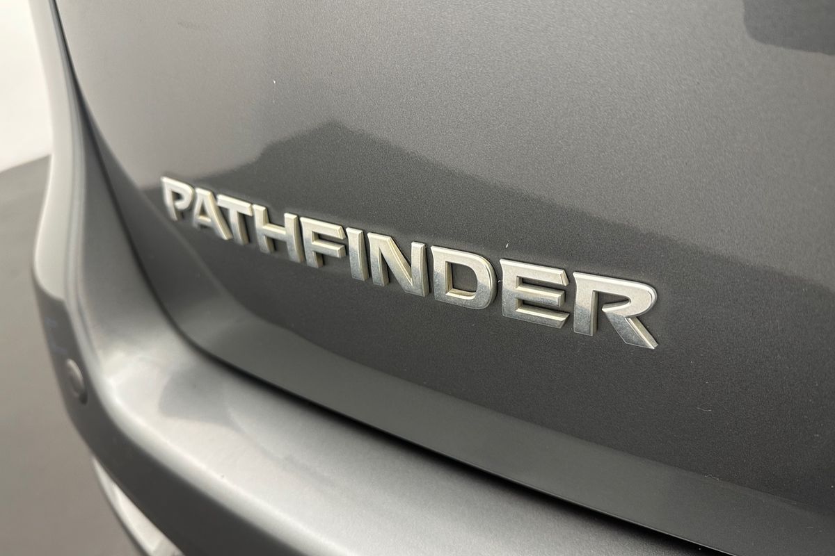 2015 Nissan Pathfinder ST R52