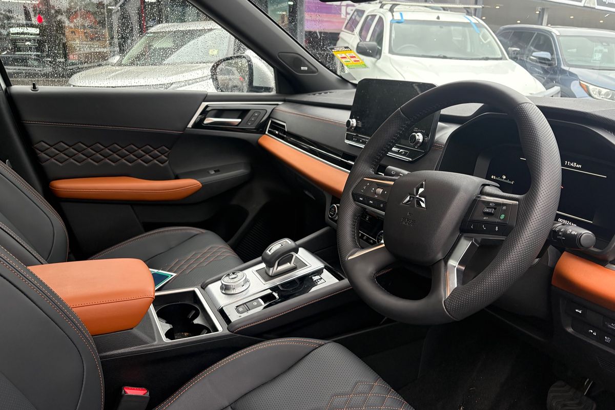 2024 Mitsubishi Outlander PHEV Exceed Tourer ZM