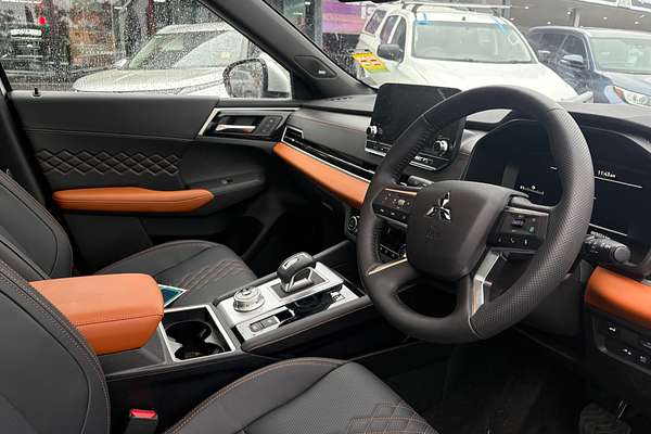 2024 Mitsubishi Outlander PHEV Exceed Tourer ZM