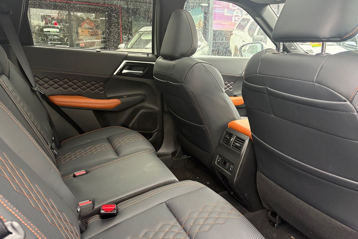 2024 Mitsubishi Outlander PHEV Exceed Tourer ZM