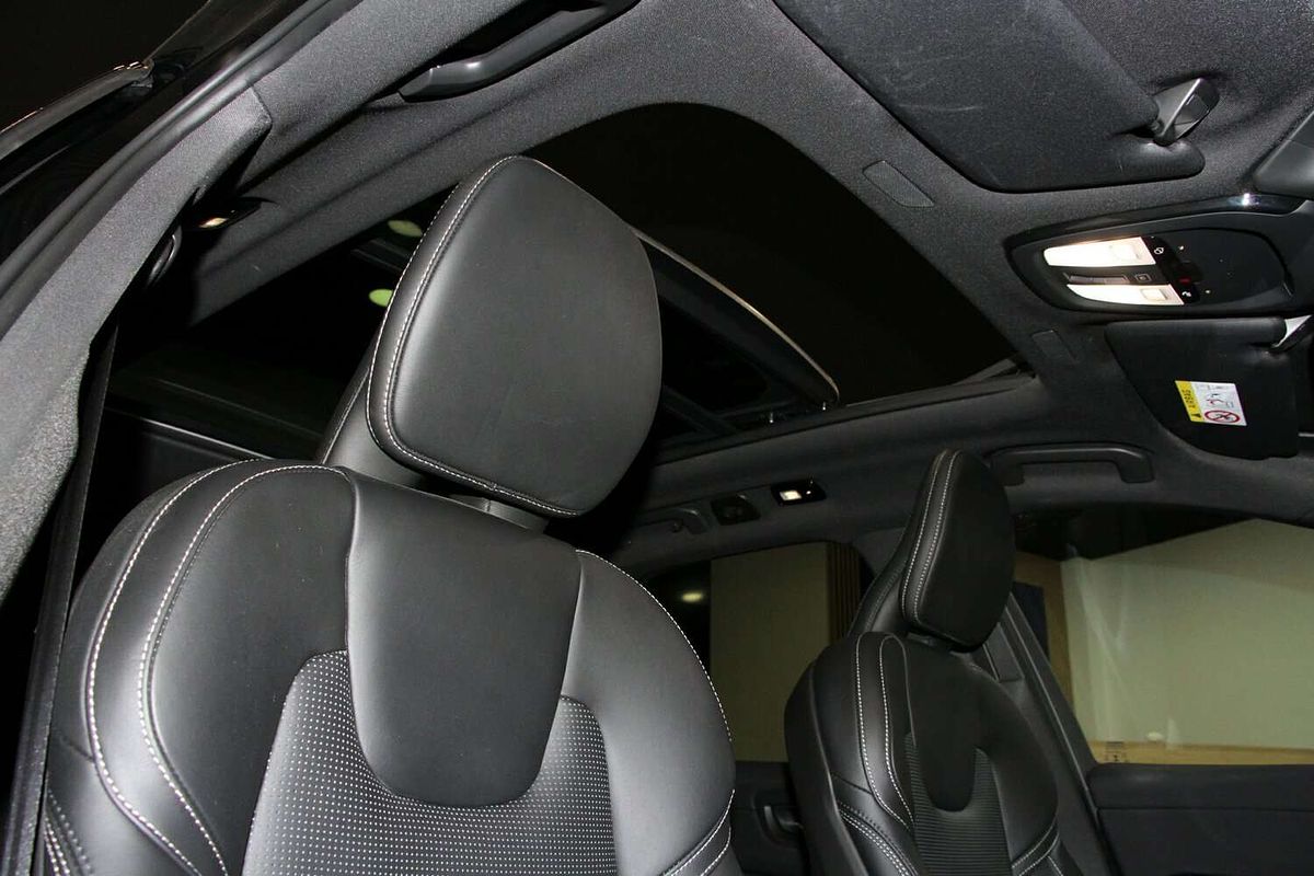 2024 Volvo XC60 Recharge T8 Black Edition Plug-In Hybrid