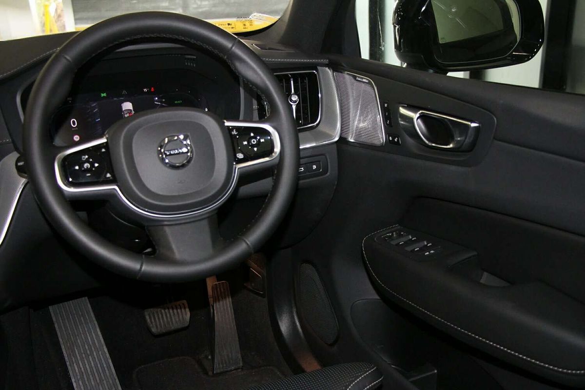 2024 Volvo XC60 Recharge T8 Black Edition Plug-In Hybrid