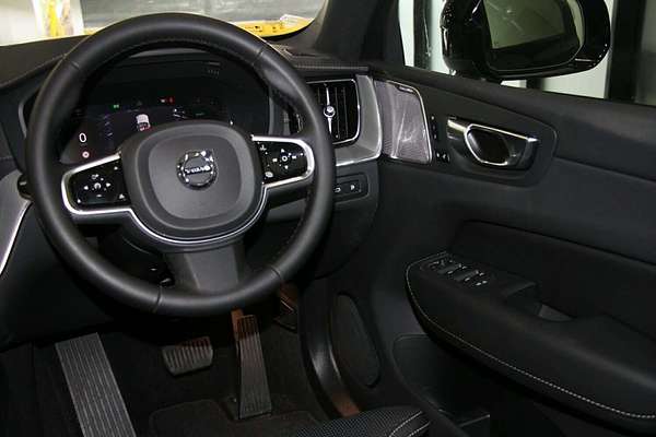 2024 Volvo XC60 Recharge T8 Black Edition Plug-In Hybrid